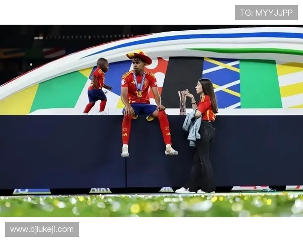 亚马尔 13 岁评论绯闻对象社媒旧照被翻出，劳尔 - 阿森西奥曾点赞引热议